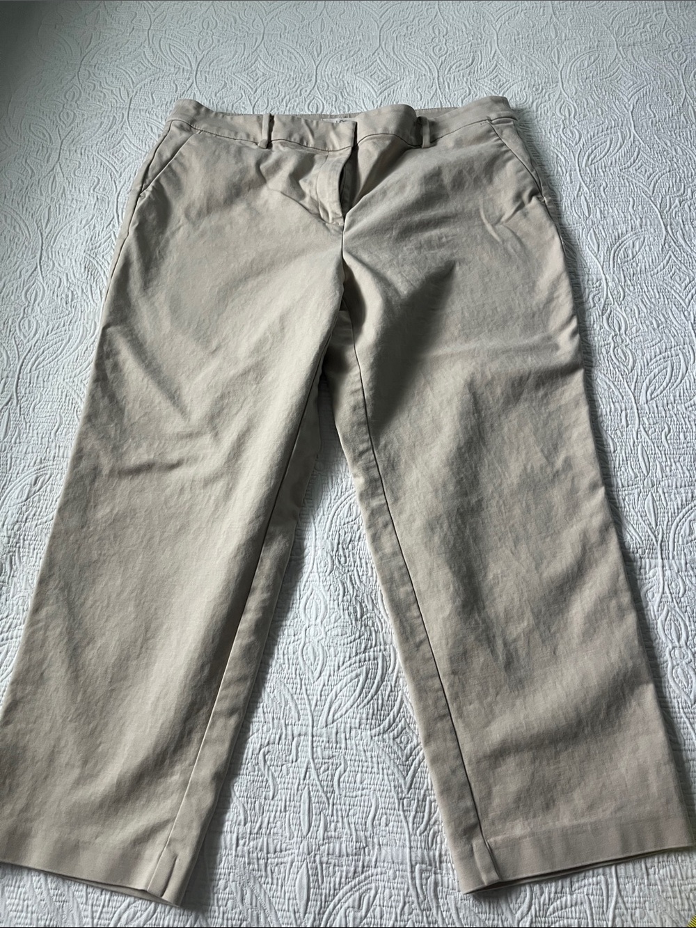 Women’s Loft Curvy cropped size 14 Riviera Slim light khakis